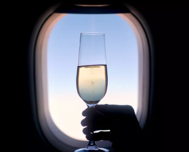 4 Drinks to Think Twice About Before Ordering on a Flight