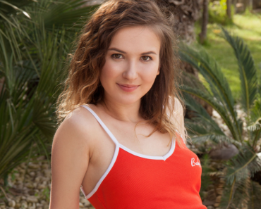 Nutrition Consultant Dr. Genevieve Marston Explains How Women Can Buy Supplements More Carefully