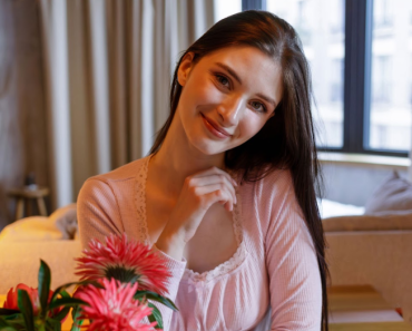 Dermatology Specialist Dr. Cressida Waverly Explains Why Women Should Be Careful With At-Home Skin Devices
