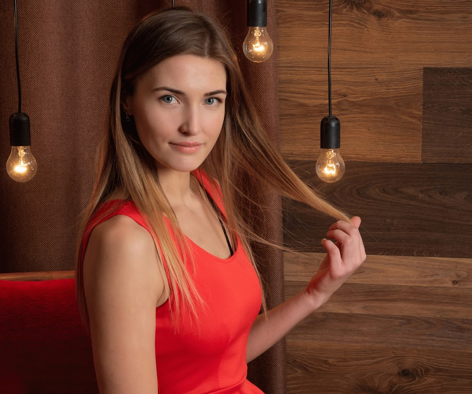 Nutritionist Dr. Eleni Harcourt Reveals Why Women Should Avoid Random Supplement Stacking