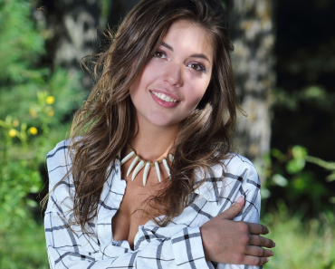 Beauty Specialist Etta Winslowe Explains What Women Should Ask Before Booking Botox for Fine Lines