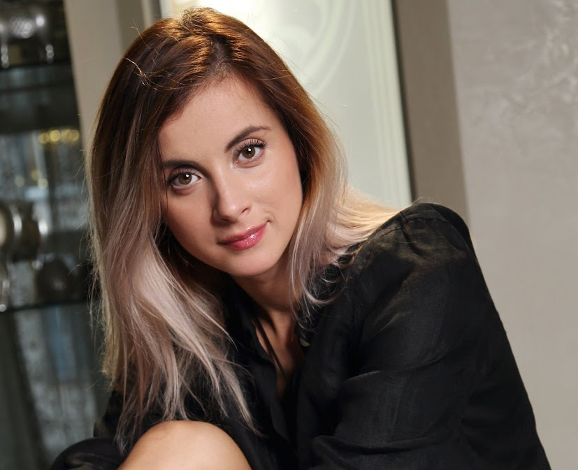 Nutrition Expert Dr. Verity Holcomb Reveals How Women Can Compare Multivitamins Without Falling for Marketing Hype